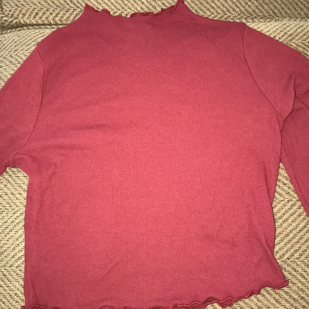 Cropped red long sleeve shirt